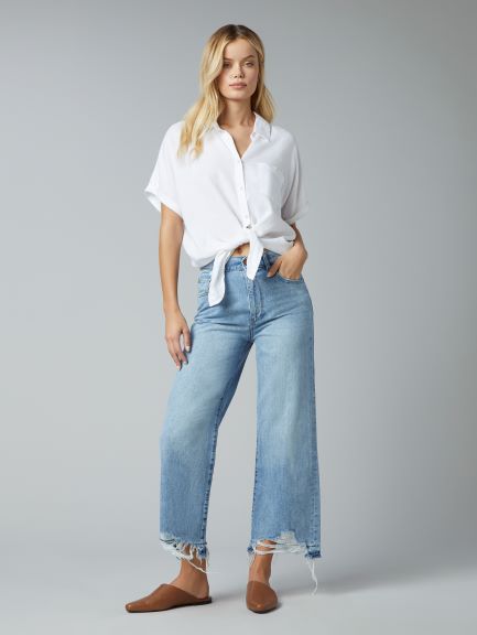 Front picture of a model wearing the DL 1961 Hepburn Wide Leg High Rise - CT Grace