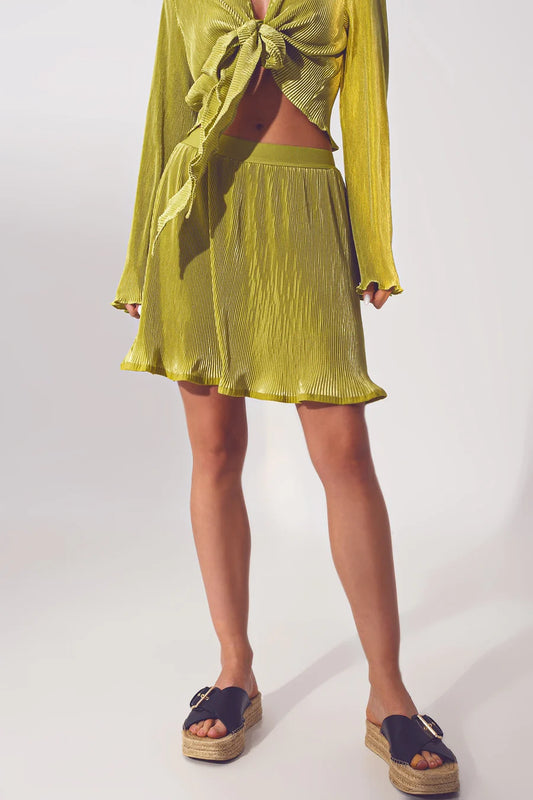 Zoom picture of a model using the Q2 Pleated Short Skirt in Green - CT Grace