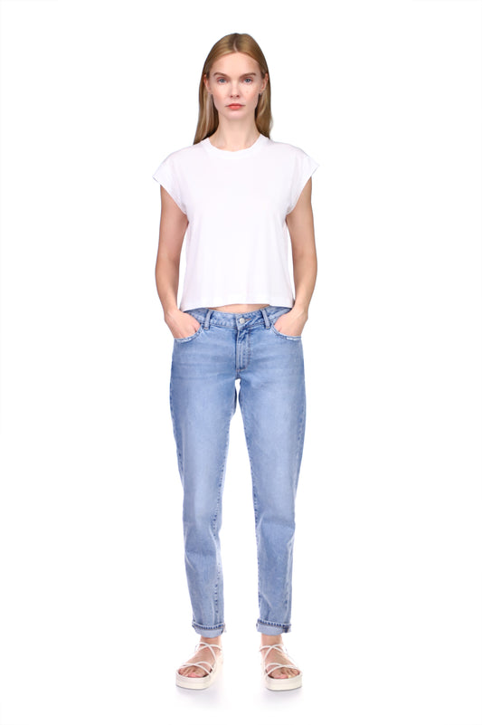 Front Picture of a model wearing the DL 1961 Riley Boyfriend Straight - CT Grace